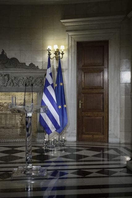Η… αρχισυνταξία του Μαξίμου