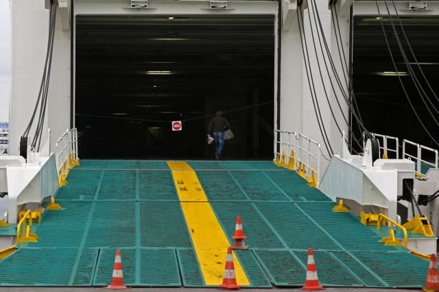 Πρωτομαγιά: Δεμένα τα πλοία στα λιμάνια