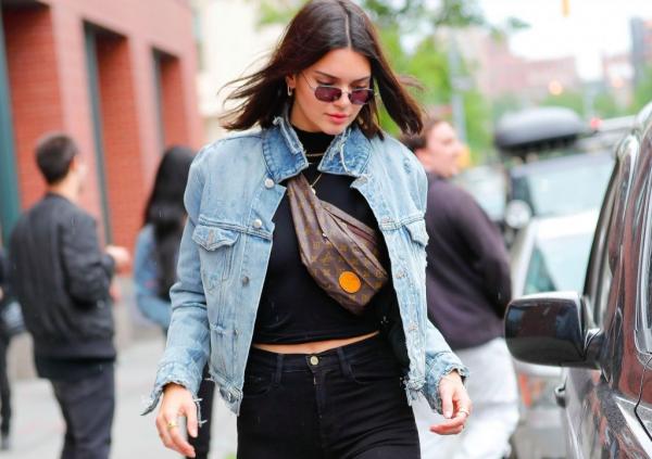 To κοριτσίστικο street style της μπανάνας