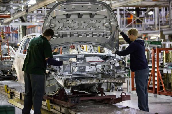 Πτώση παραγωγής οχημάτων στη Βρετανία