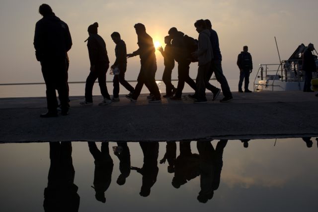 Nearly 2,000 refugees arrive in northern Aegean islands in March