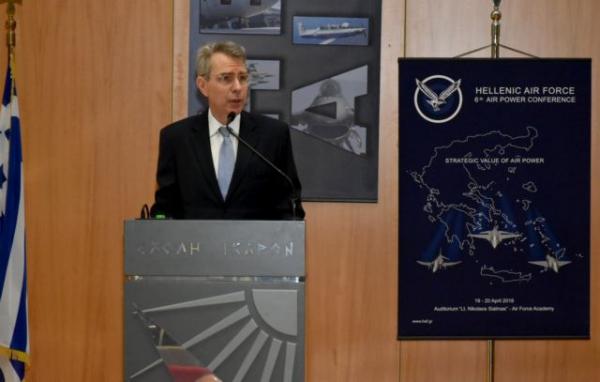 Pyatt supports Tsipras’ efforts at dialogue with Turkey, return of Greek officers