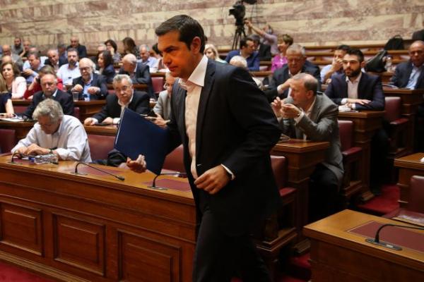 Tsipras rallies party in address to Syriza parliamentary group