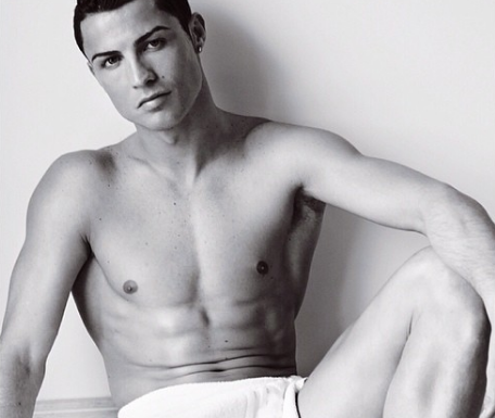 Towel Series: Ο Mario Testino φωτογραφίζει τους διάσημους μόνο με την πετσέτα τους