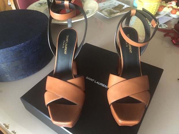 Από τα σανδάλια Saint Laurent και το αυγό-κόσμημα στο παιδικό βιβλίο