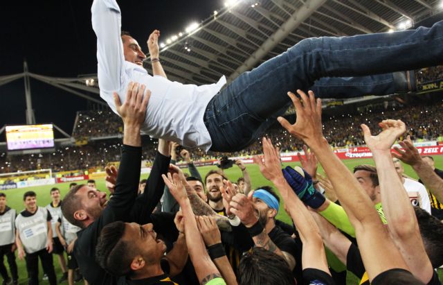 Φωτογραφίες από τους ξέφρενους πανηγυρισμούς της ΑΕΚ