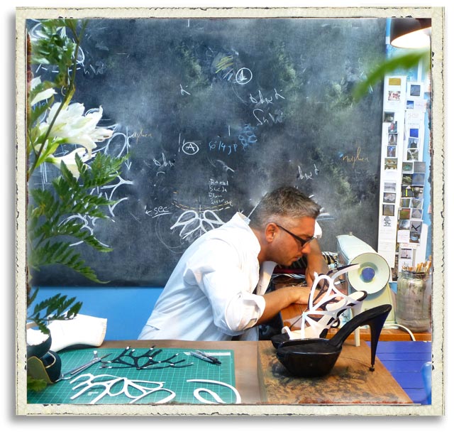 Ο σχεδιαστής παπουτσιών Νικόλαος Γερμανός μετά τον οίκο Alexander Mc Queen επέστρεψε για να κατακτήσει την Αθήνα