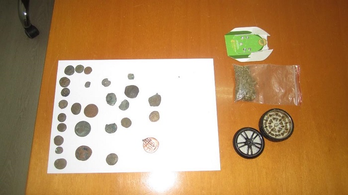 Σύλληψη 45χρονου με πλήθος αρχαίων στο σπίτι του