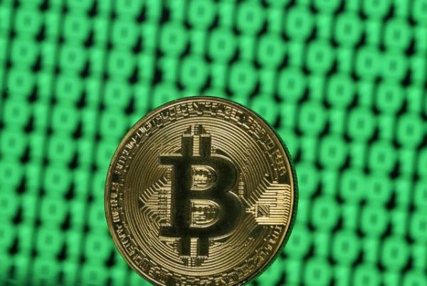 Κάτω από τα 7.000 δολάρια υποχώρησε το Bitcoin
