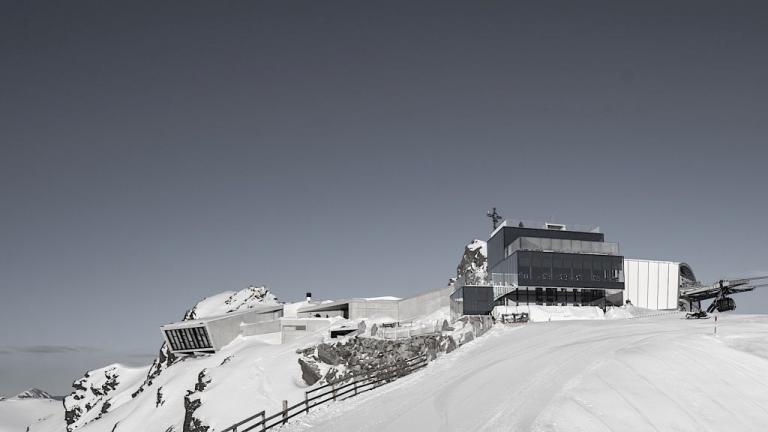 To νέο μουσείο για τον James Bond και τα τετράτροχα εκθέματά του