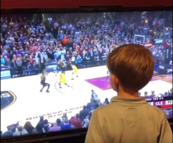 Ο πιο «πιστός» οπαδός του Λεμπρόν Τζέιμς