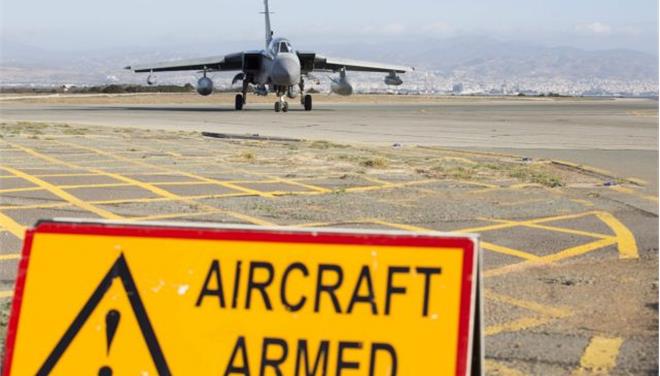 Αντιπαράθεση ΑΚΕΛ – κυβέρνησης για τη χρήση των βρετανικών βάσεων κατά Συρίας