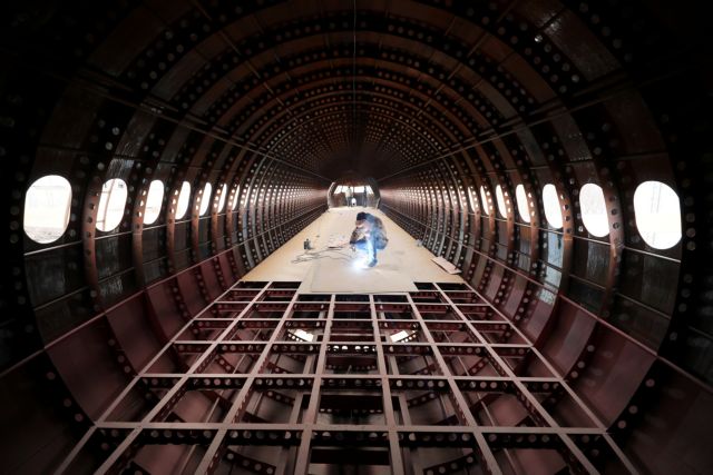 Do it yourself αεροπλάνο ετοιμάζει κινέζος αγρότης