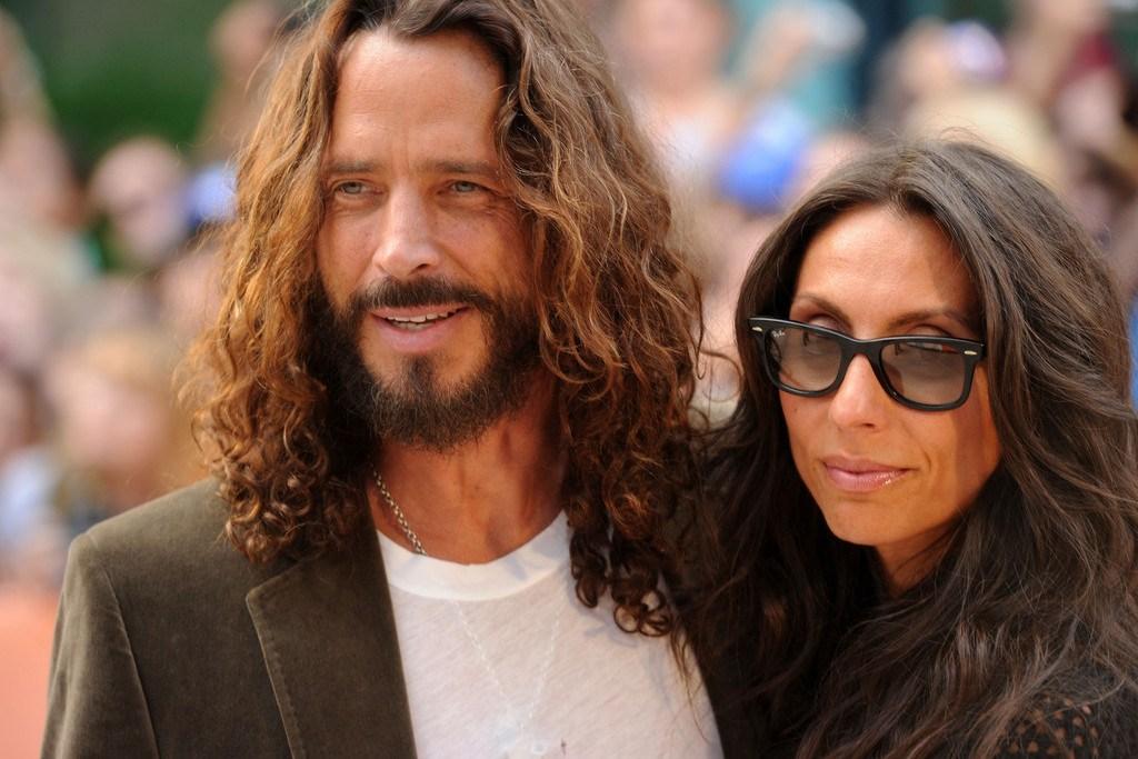 Η χήρα του Κρις Κορνέλ στηρίζει τη μάχη κατά των εξαρτήσεων