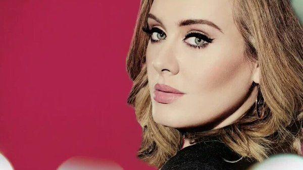 Η Αντέλ σε ρόλο ιερέα