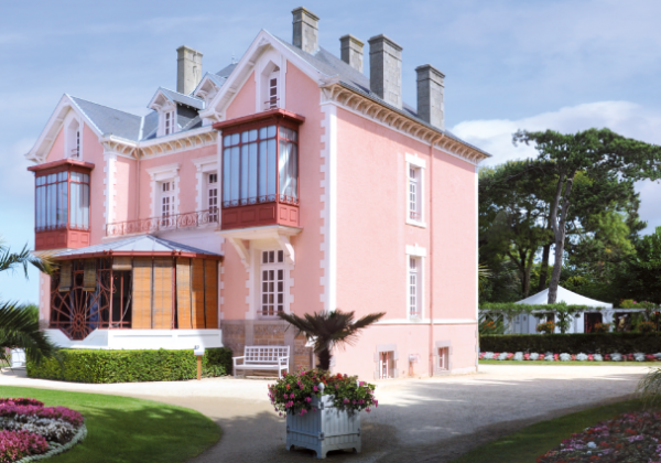 Ταξίδι στη ζωή του Dior μέσα από την ιστορία της βίλας Les Rhumbs