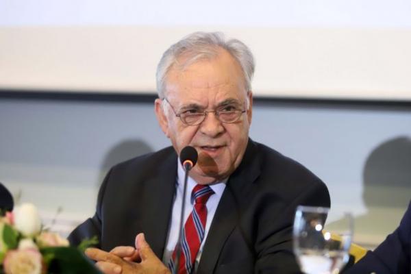 Ρευστότητα και κόκκινα δάνεια στη συνάντηση Δραγασάκη – ΕΣΕΕ