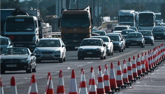 Ομαλοποιήθηκε το βράδυ η κίνηση στις εθνικές οδούς