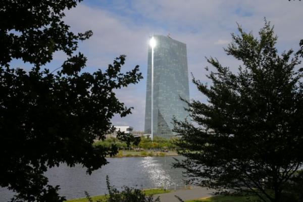 FT: Πιθανή διατήρηση της ποσοτικής χαλάρωσης μέχρι του χρόνου