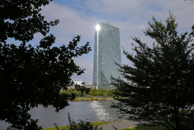 FT: Πιθανή διατήρηση της ποσοτικής χαλάρωσης μέχρι του χρόνου