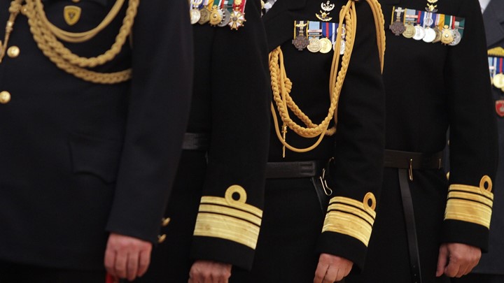 Μειώσεις ως και 30% στις συντάξεις των ενστόλων