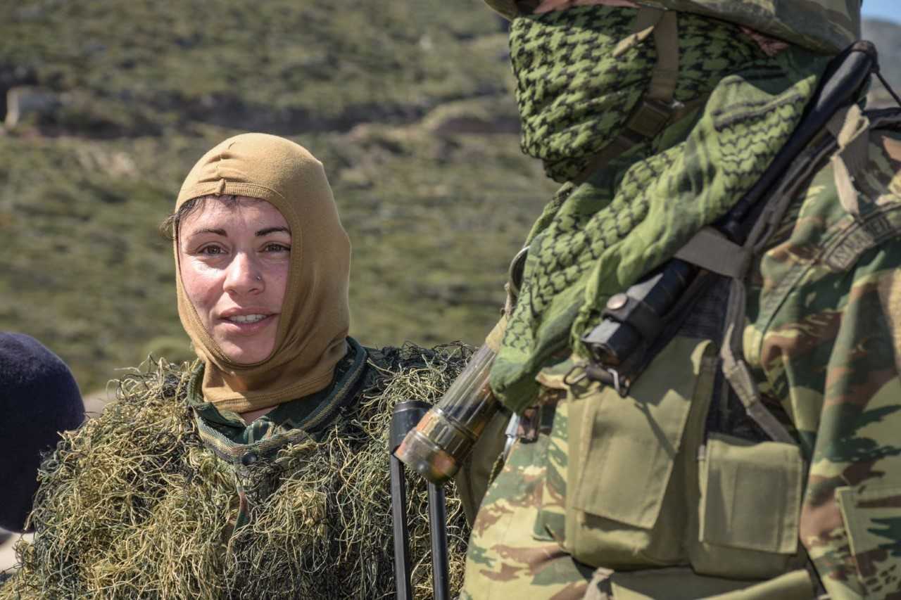 Σε άσκηση στην Ικαρία η πρώτη γυναίκα εθνοφύλακας