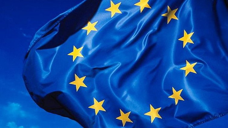 Η ΕΕ ζητά αποζημίωση από τις ΗΠΑ για τους δασμούς