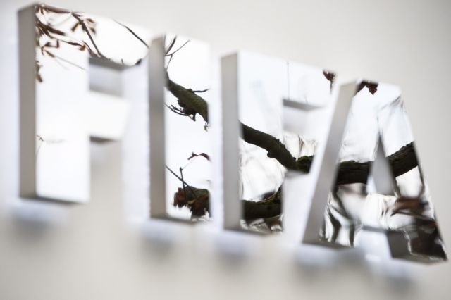 «Φρένο» στους δανεισμούς ποδοσφαιριστών σκέφτεται να βάλει η FIFA