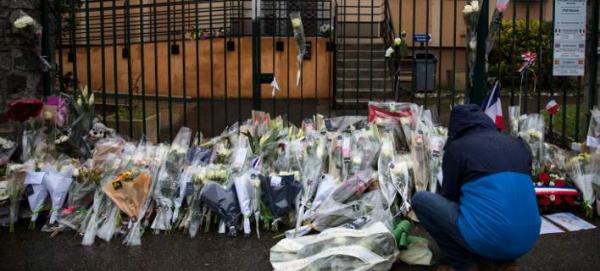 Αδιάκριτα ή αδιακρίτως;