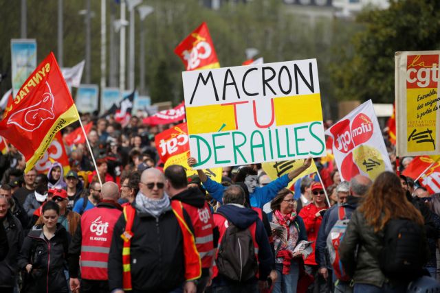 Γαλλία: Εγκρίθηκε το νομοσχέδιο για τους σιδηροδρόμους – Συνεχίζονται οι απεργίες