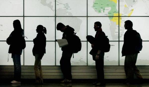 BBC: H Ελλάδα προσπαθεί να ανακόψει το brain drain