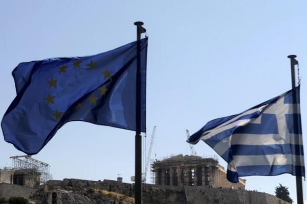 Bloomberg: Το προσχέδιο του αναπτυξιακού σχεδίου που παρουσίασε ο Τσακαλώτος