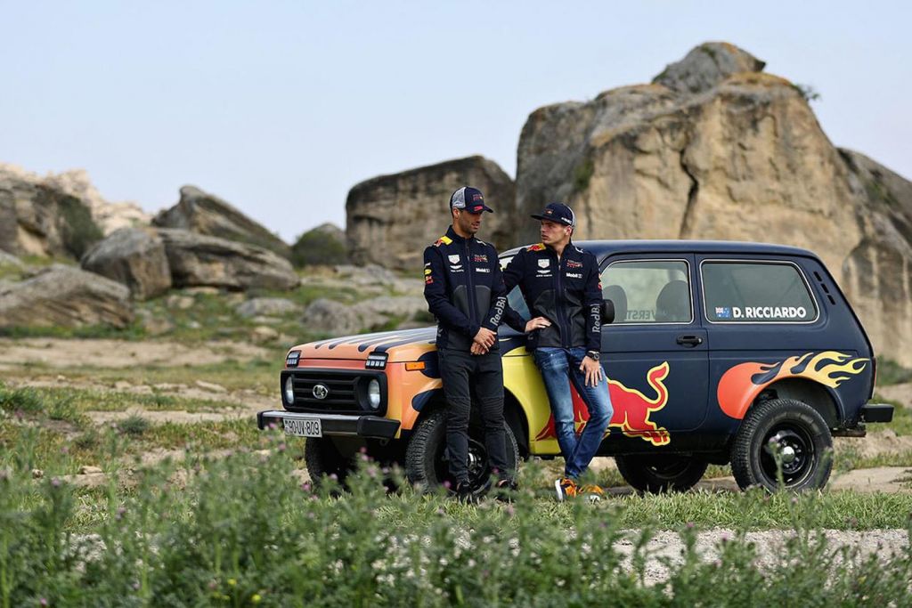Ο M. Verstappen, o D. Ricciardo και το Lada Niva