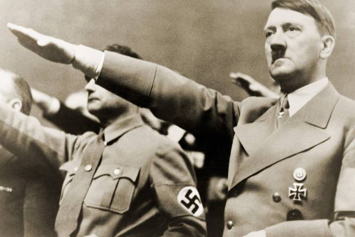 Μήνυση κατά εκδοτικού οίκου για βιβλία που εξυμνούν τον Χίτλερ