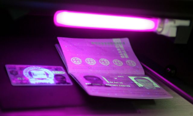 Οι τελικές λεπτομέρειες απομένουν για τις νέες ταυτότητες