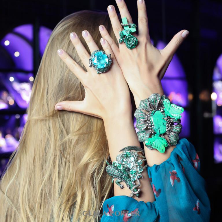 Οι … κρεμαστοί κήποι της Βαβυλώνας πάνω στα φορέματα και αξεσουάρ του καλοκαιριού