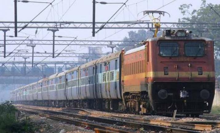 Ινδία: Bαγόνια τραίνου με 1.000 επιβάτες κυλούσαν επί 12 χλμ προς τα πίσω