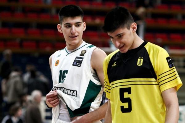 Αντίπαλοι στο ίδιο παρκέ τα δίδυμα αδέρφια Καλαϊτζάκη