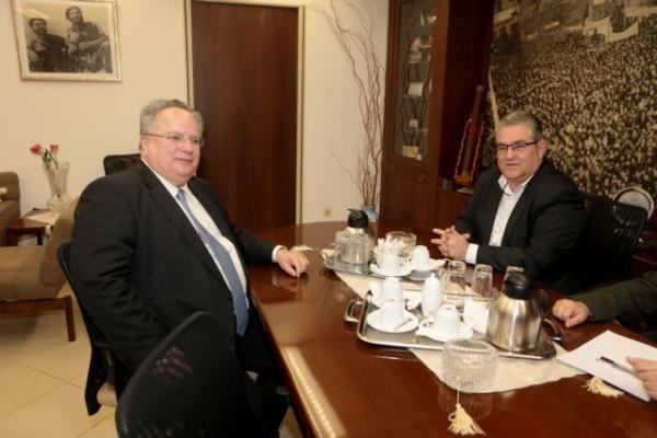 Ο Κοτζιάς ενημέρωσε τον Κουτσούμπα για τις εξελίξεις στο Σκοπιανό