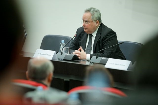 Κοτζιάς για ΠΓΔΜ: Διαπραγμάτευση δεν γίνεται με συνεντεύξεις