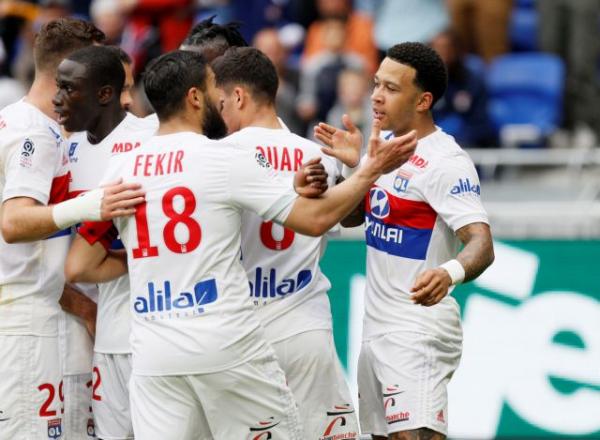 Άνετη η Λιόν, 2-0 τη Ναντ