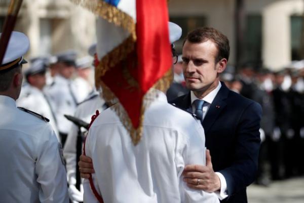 Παρίσι: Φόρος τιμής Μακρόν στον «ήρωα» αστυνομικό