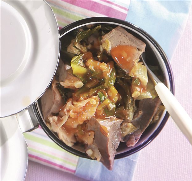 Παραδοσιακή, κόκκινη μαγειρίτσα