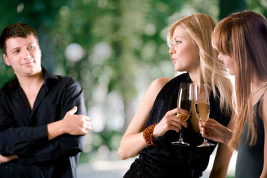 Οι συμπεριφορές που οι άντρες θεωρούν σέξι στις γυναίκες