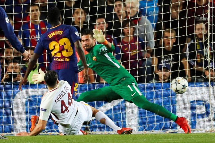 Όταν η μπάλα κάνει… τερτίπια στον Μανωλά