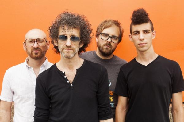 Ο Τζότζο Μάγιερ στήνει τα τύμπανά του στην ταράτσα του Gazarte