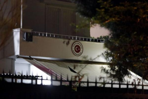 Το βίντεο από την επίθεση του Ρουβίκωνα στο τουρκικό προξενείο