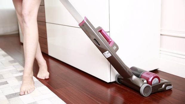 Γυμνή… καθαριότητα στο σπίτι σας