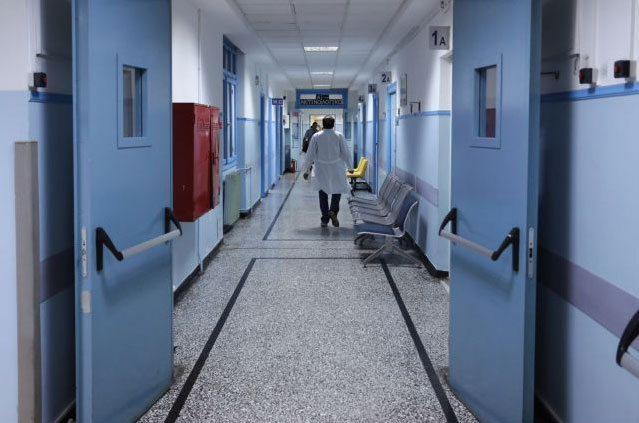 Θεσσαλονίκη: Αεροδιακομιδή 47χρονου αλλοδαπού στο Νοσοκομείο «Παπανικολάου»