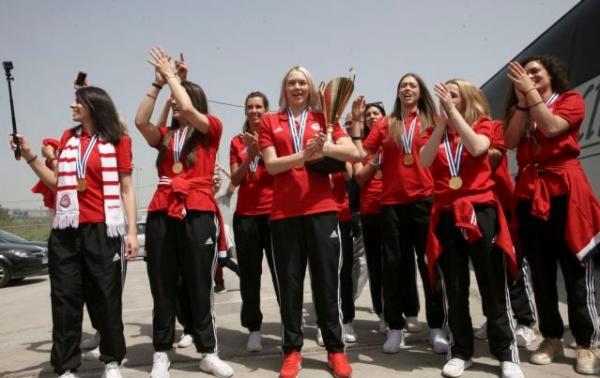 Στην Αθήνα οι θριαμβεύτριες του Ολυμπιακού